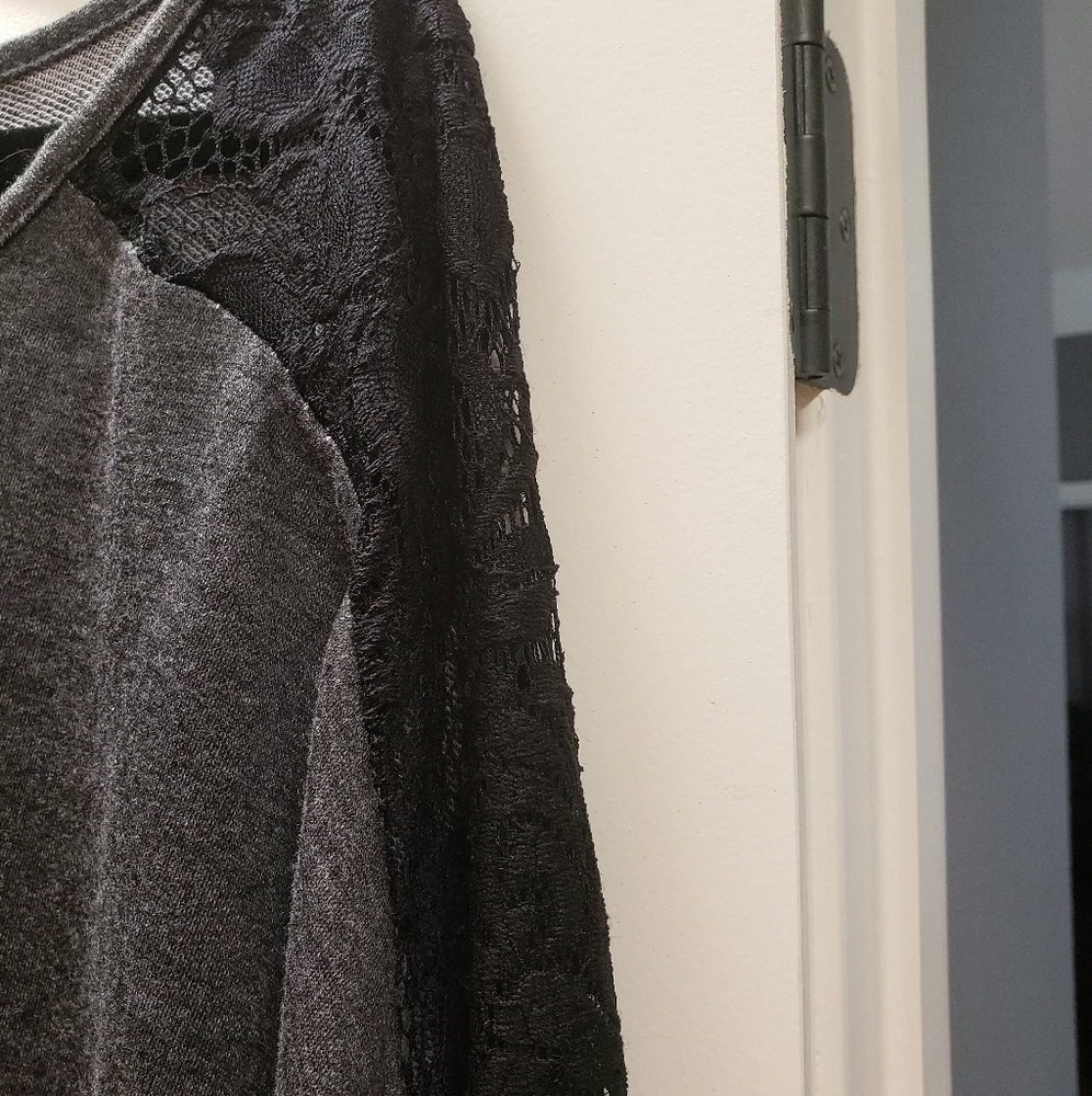 Ladies Top - Picture 2 of 2